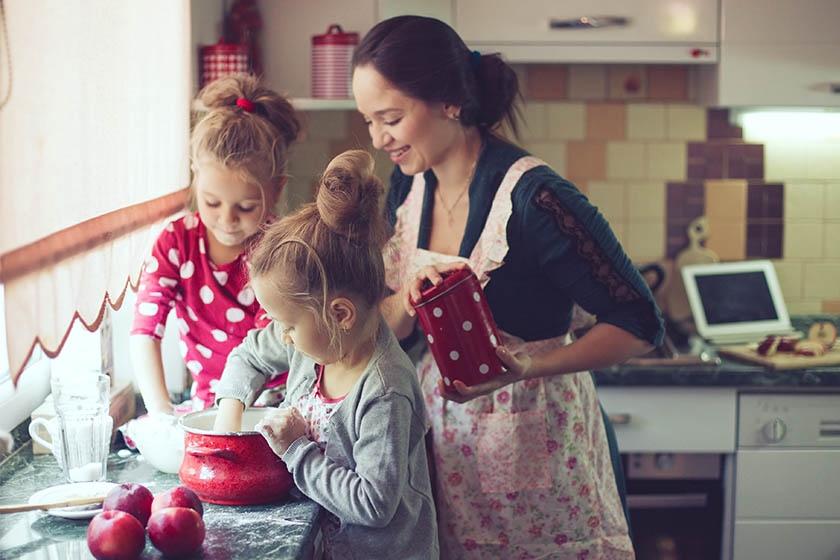 Chłodzą lato, rozpieszczają podniebienie – teraz możesz zrobić je samodzielnie. Czas na domowe lody!