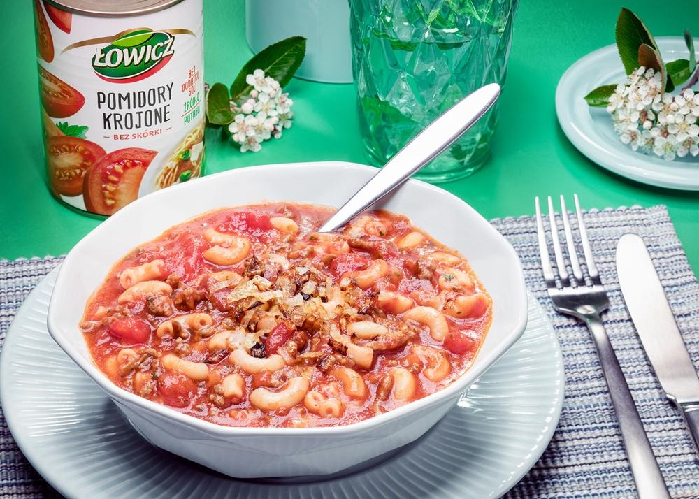 Zupa wołowo – pomidorowa z kolankami