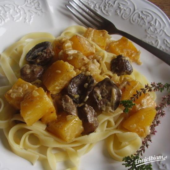 Tagliatelle z grzybowo-dyniowym sosem