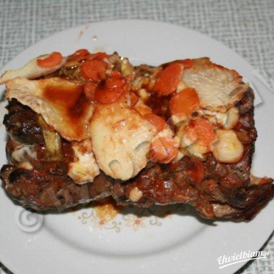 Schab z dzika w warzywach