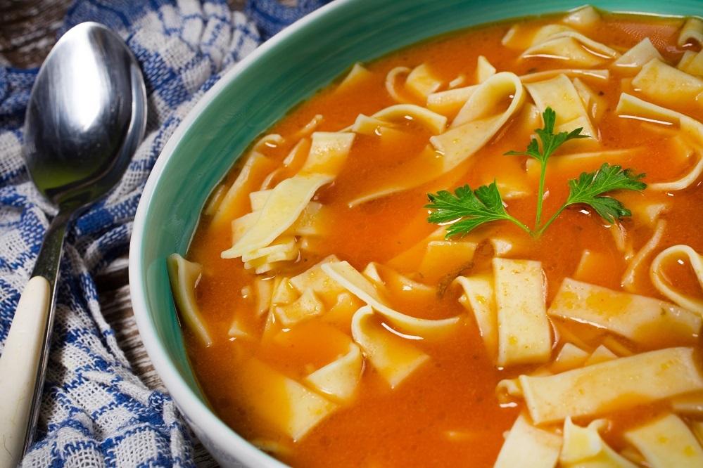 Zupa pomidorowa z makaronem i kminkiem dla smyka
