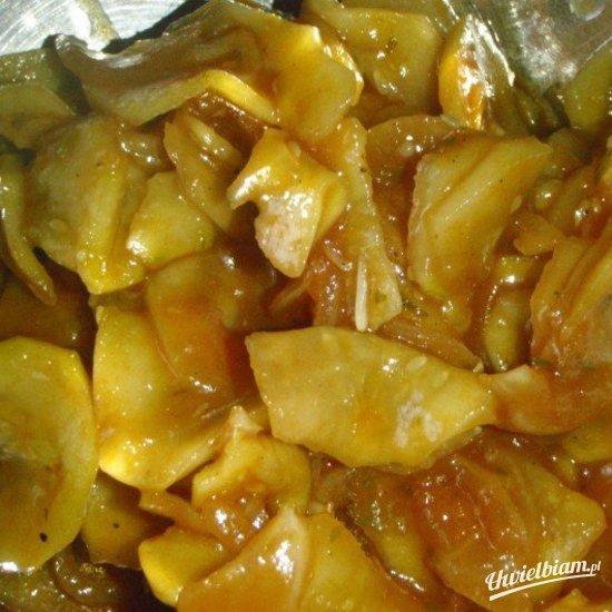 Sałatka z ogórka w zalewie pomidorowe