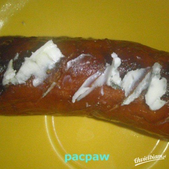 Kiełbasa zapiekana z gorgonzolą