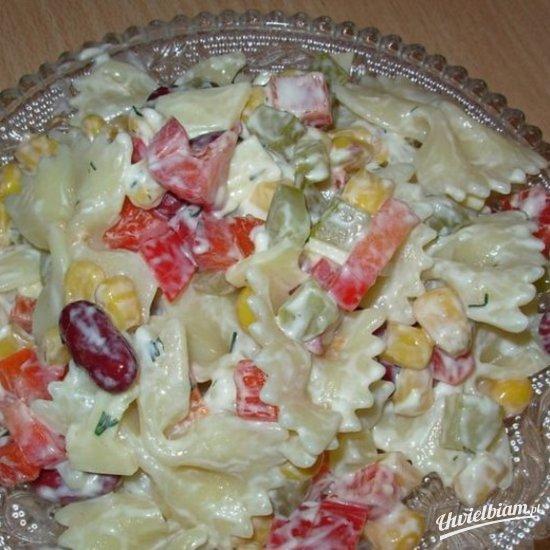 Sałatka z makaronem