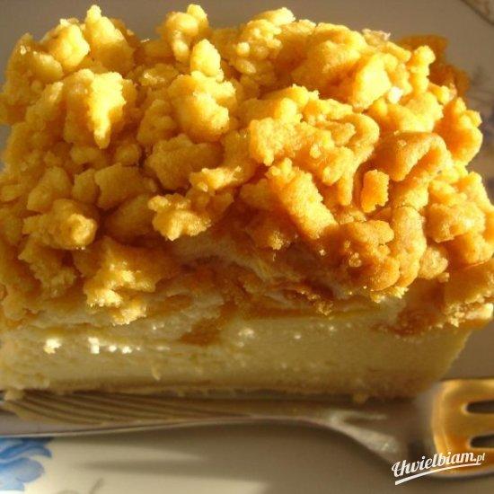 Sernik z brzoskwiniami