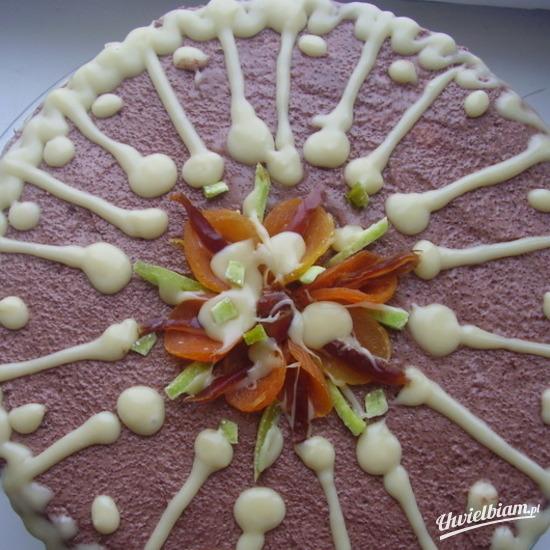Tort z brzoskwiniowym biszkoptem