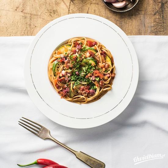 Spaghetti Lubella Pełne Ziarno z boczkiem i chili