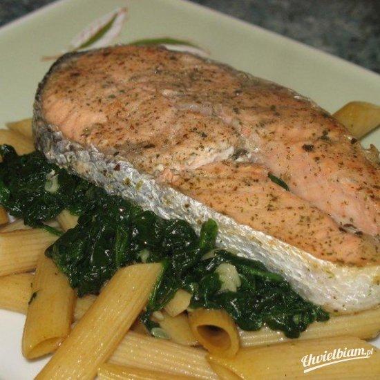 Penne ze szpinakiem i łososiem