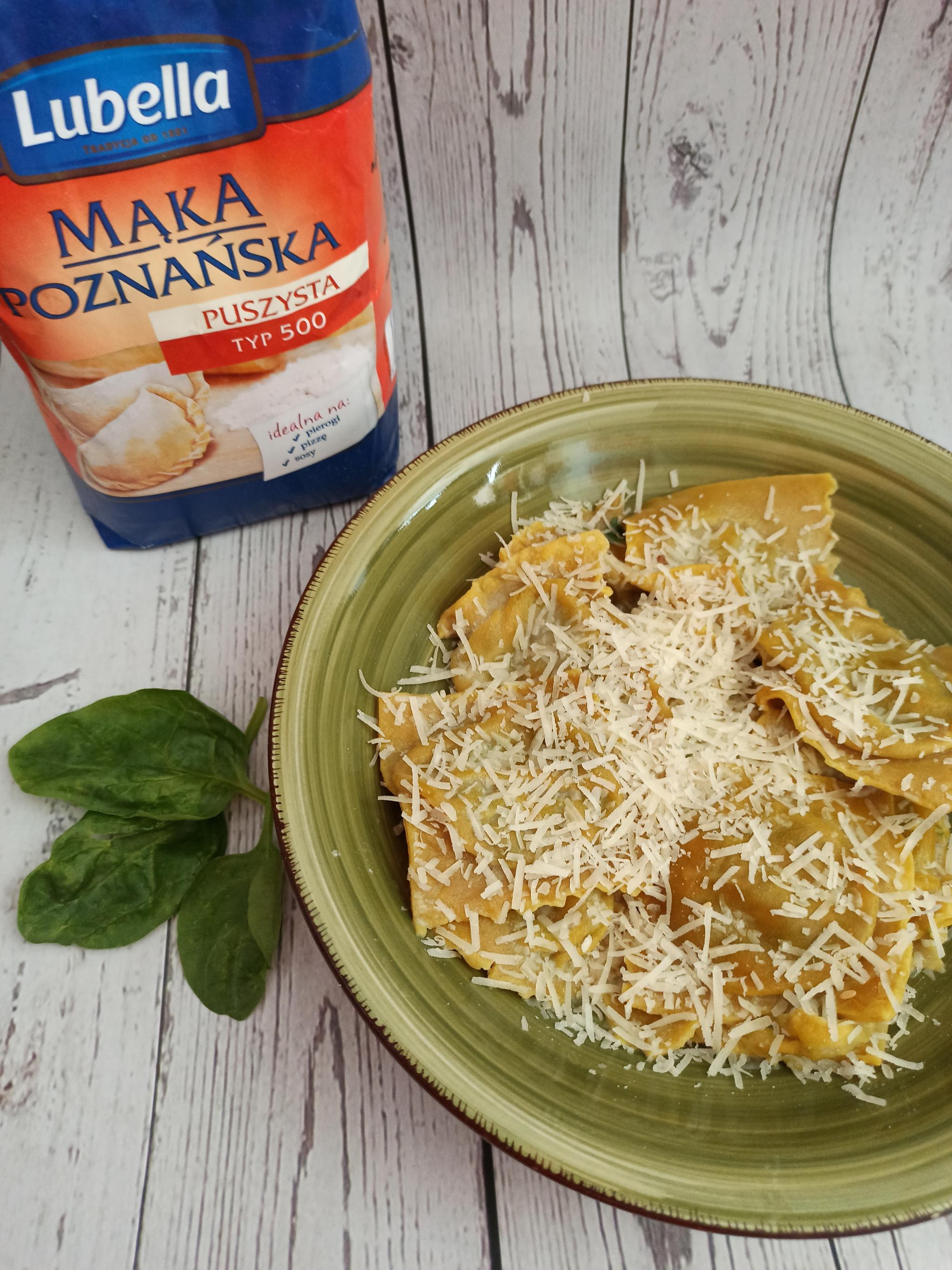Ravioli ze szpinakiem i ricottą