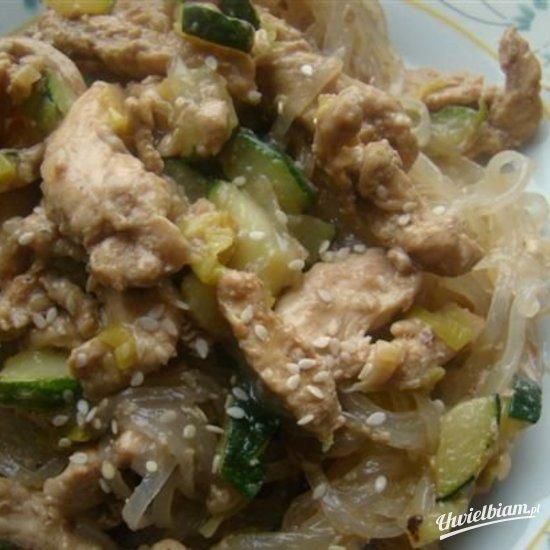 Pierś teriyaki z makaronem ryzowym