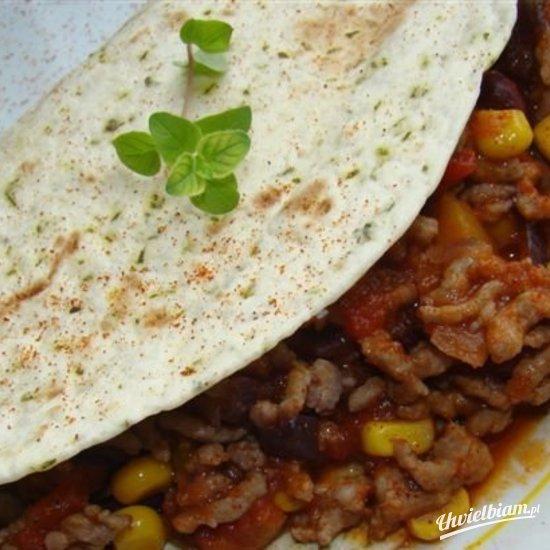 Chili con carne w plackach tortilla