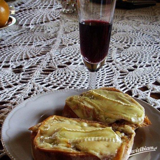 Grzanki trzy sery z ziołami i czosnkiem