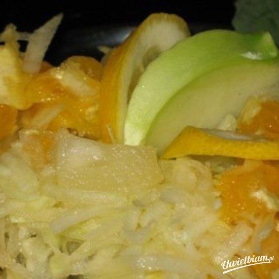 Kalarepa z ananasem i pomarańczą- surówka