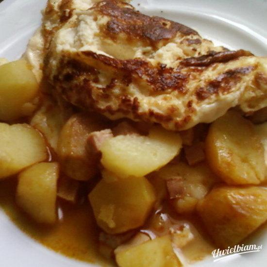 Omlet z ziemniakami w bulionie