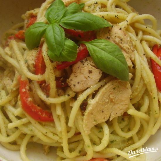 Spaghetti z domowym pesto