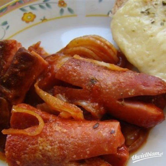 Pomidorowe kokotki z parówek