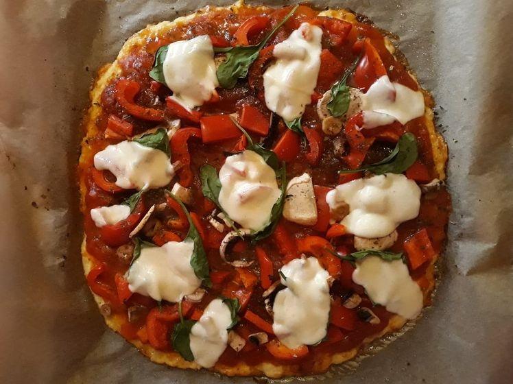Pizza na spodzie z kalafiora