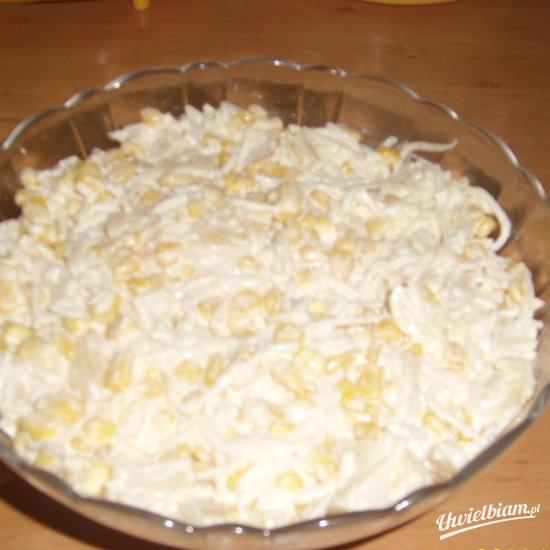 Sałatka z ananasem.