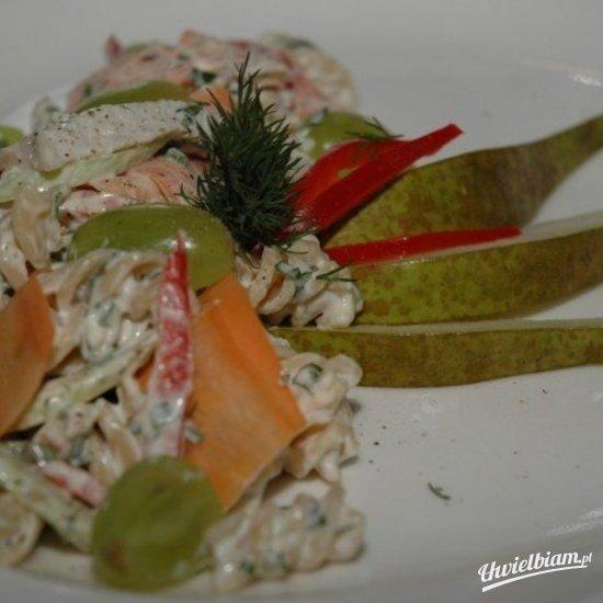 Fusilli z kurczakiem i warzywami z sosem pesto