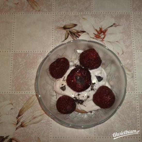 Deser jogurtowo truskwakowy