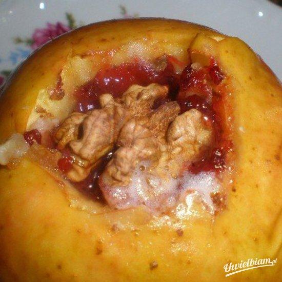 Pieczone jabłka z orzechami i konfiturą