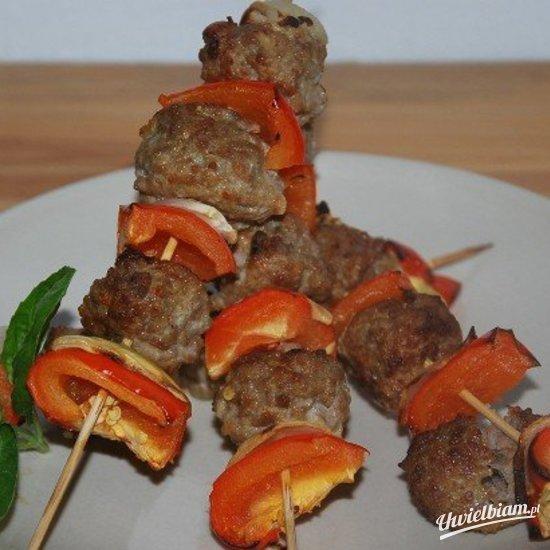 Szaszłyczki z papryką i klopsikami