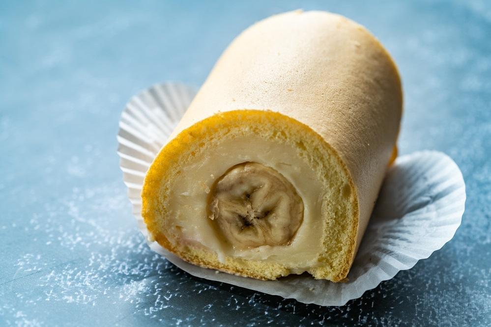 Rolada z mascarpone i bananem