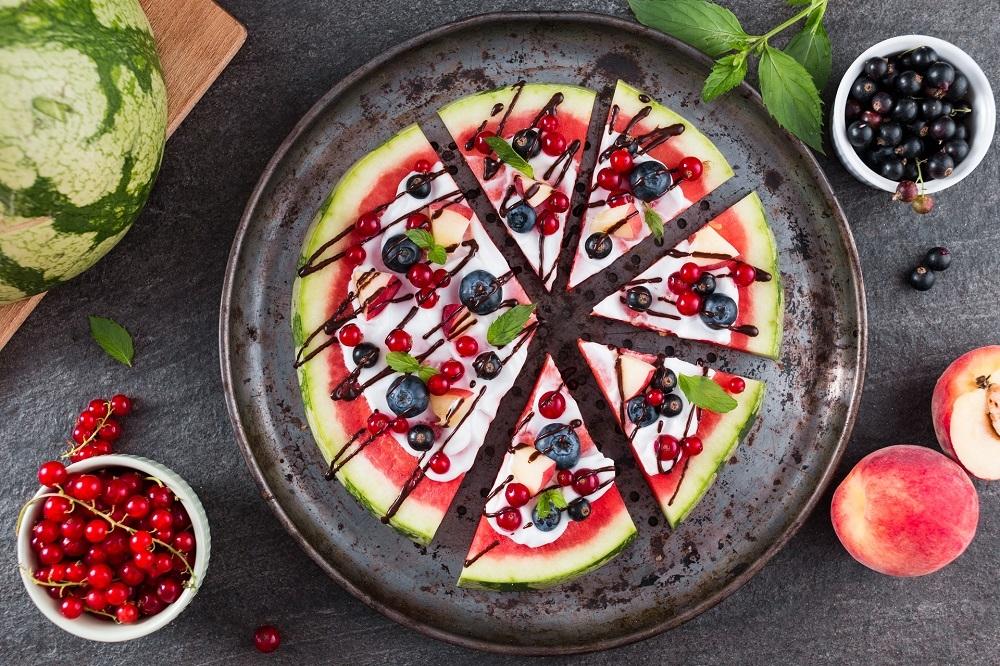 Pizza arbuzowa z sosem czekoladowym