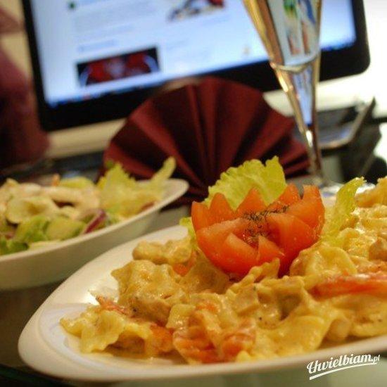 Farfalle w sosie śmietanowo-serowym