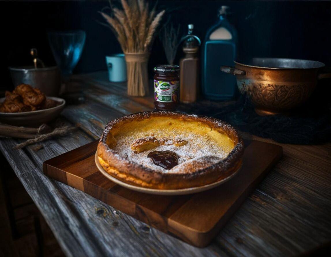 Omlet Dutch Baby z powidłami śliwkowymi