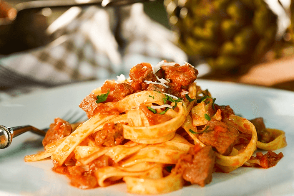 Tagliatelle Con Ragu' Di Agnello E Carciofi