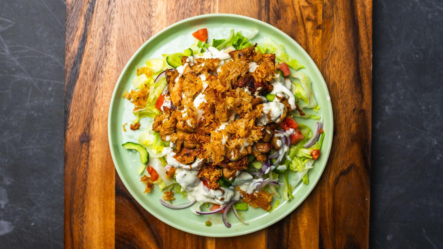 Sałatka shoarma z chrupiącym ryżem