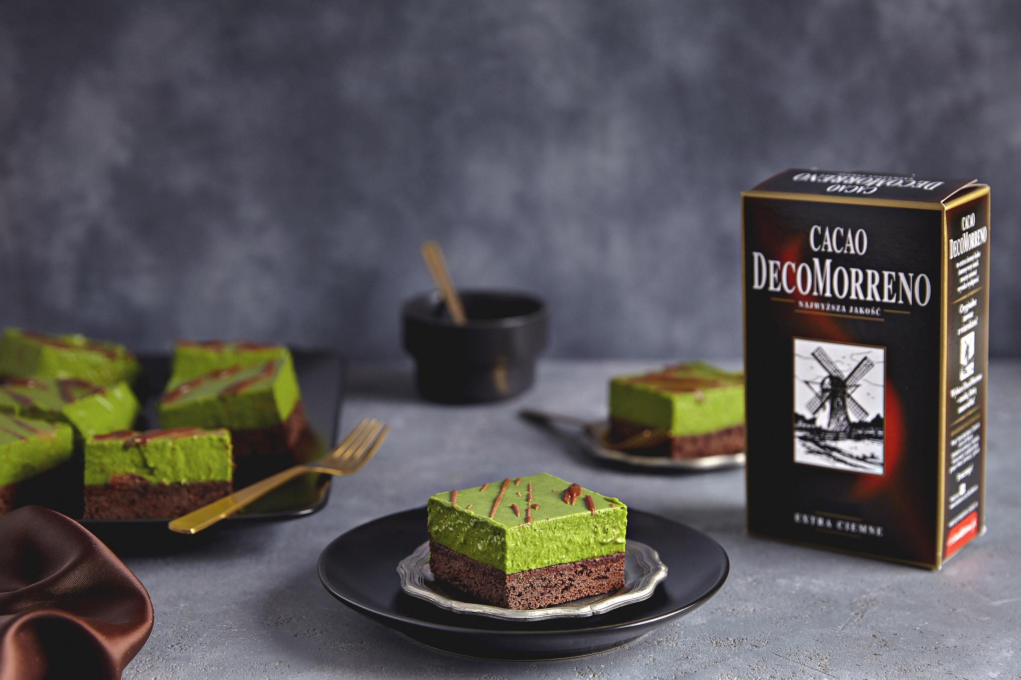Zielony sernik na spodzie brownie