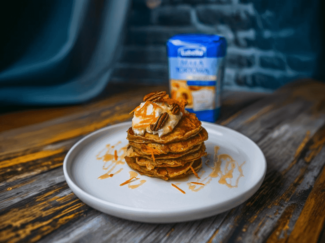 Marchewkowe pancakes z kremowym serkiem