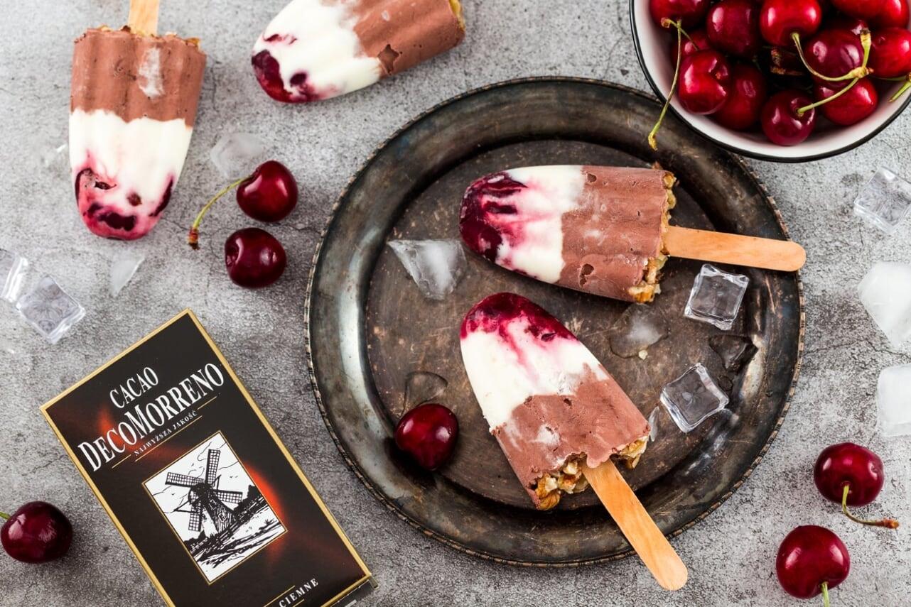 Lody na patyku z owocami