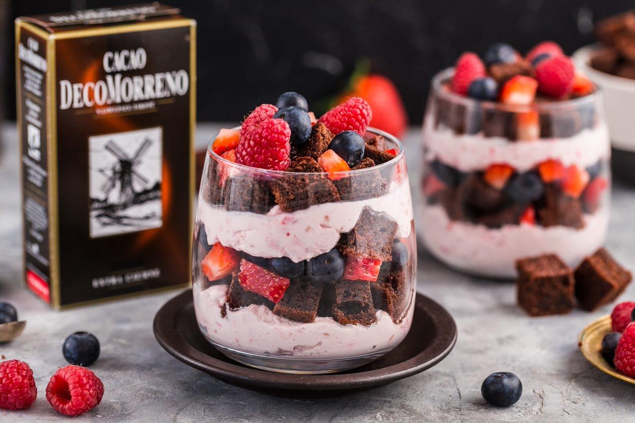 Malinowe deserki z brownie na dzień dziecka