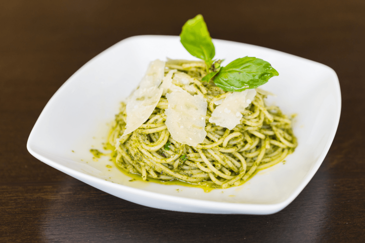 Makaron z domowym pesto
