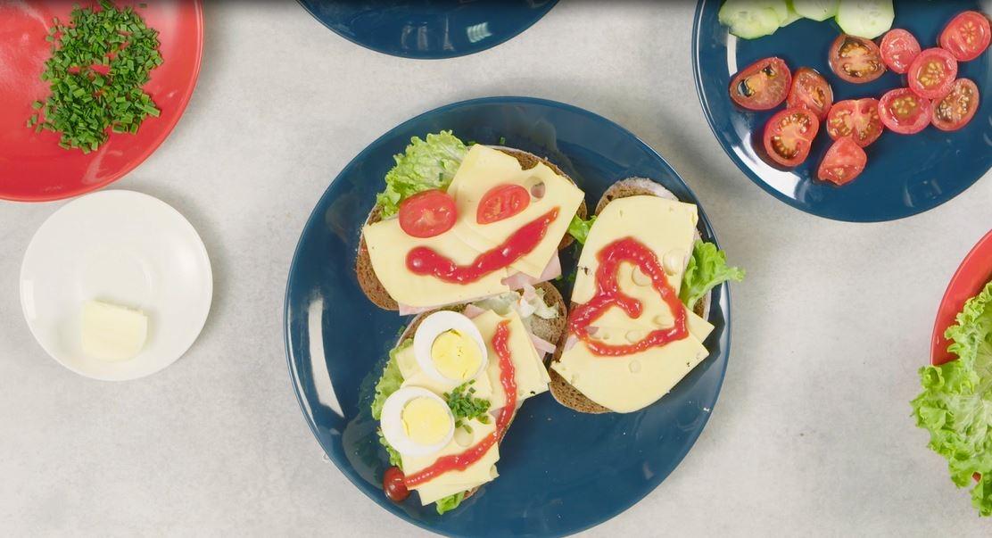 Ketchup jako dekoracja do kanapek dla niejadków