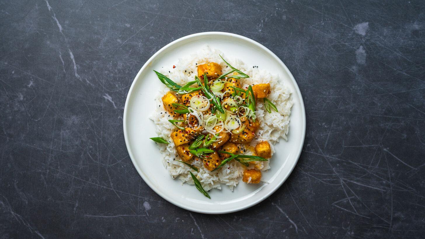 Tofu po tajsku z mango i ryżem jaśminowym