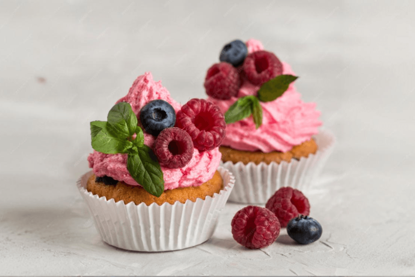 Muffiny z malinowym kremem budyniowym