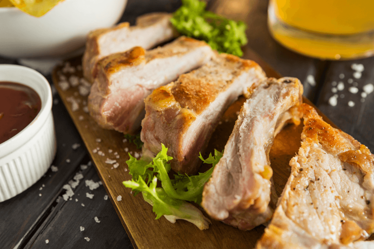 Polędwiczka wieprzowa ze szparagami, serem mozzarella i chrzanem