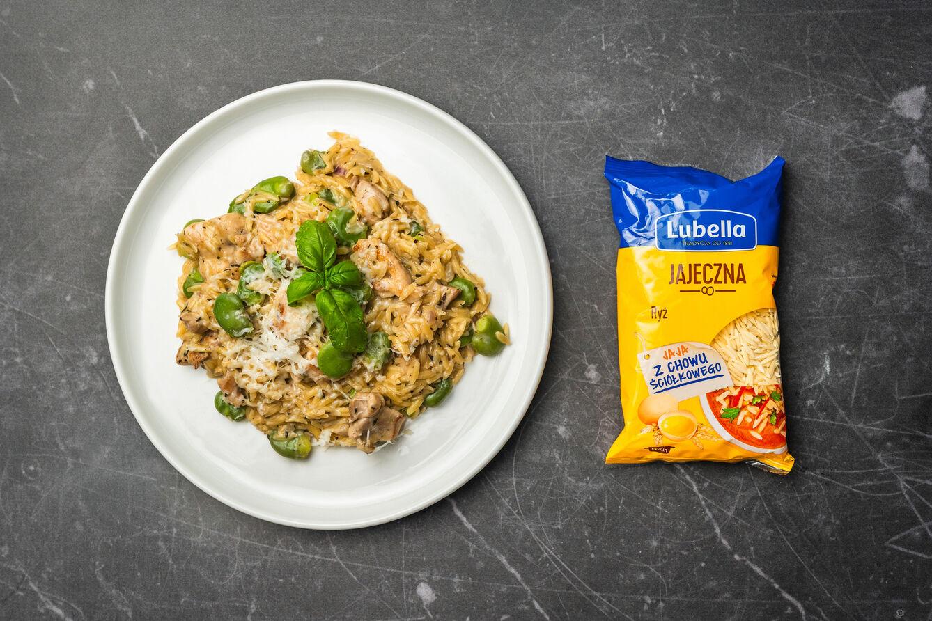 Makaron orzo z kurczakiem i bobem