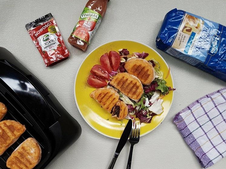 Grillowane pierogi drożdżowo - pomidorowe z kaszanką