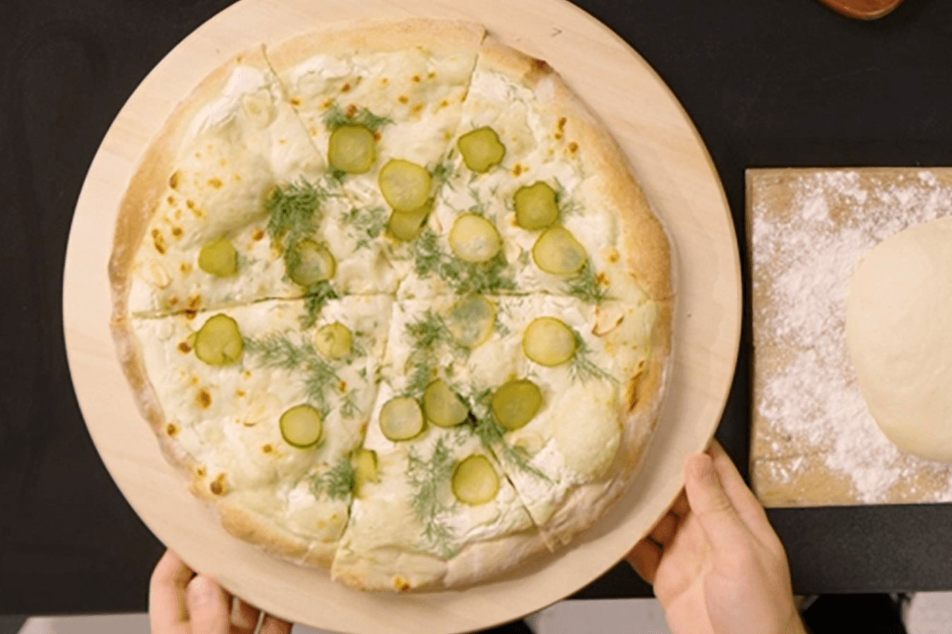 Pizza z ogórkami