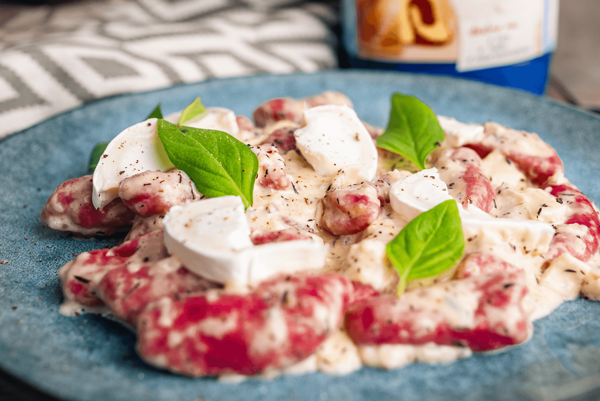 Buraczane gnocchi z kozim serem