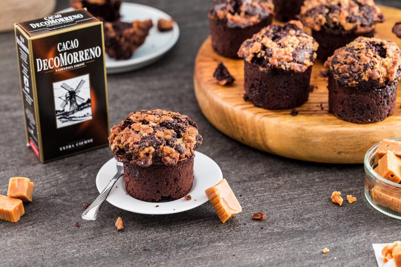 Czekoladowe muffiny z kruszonką toffi