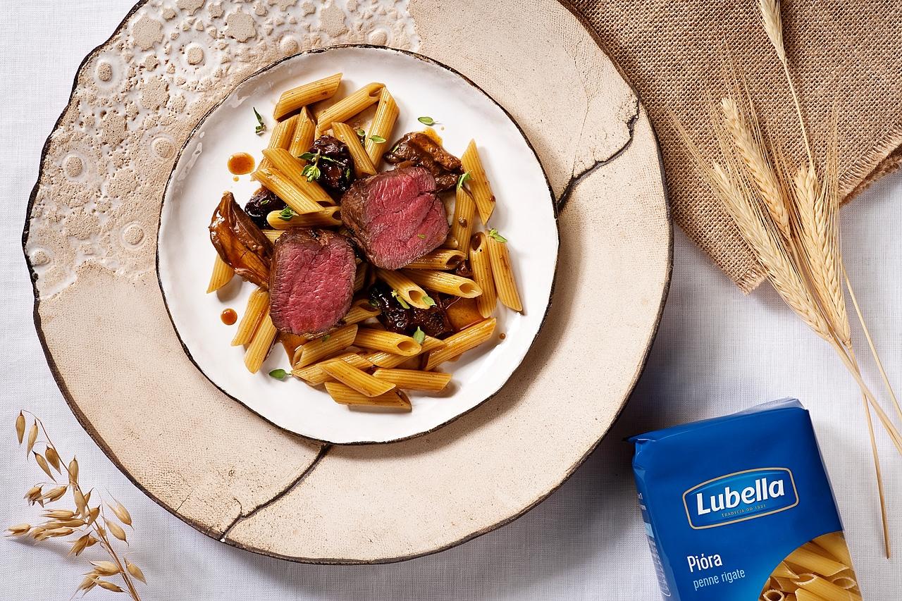 Makaron Lubella Pióra z dziczyzną, suszonymi grzybami i śliwkami wędzonymi