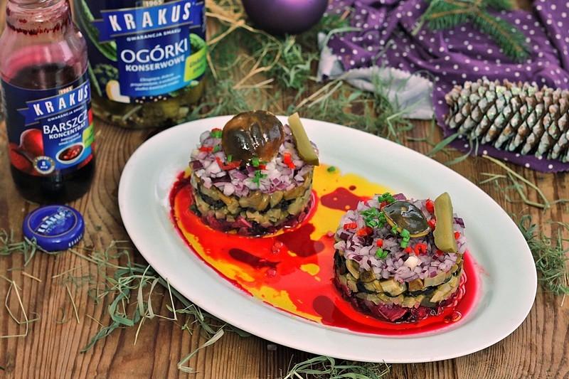 Śledziowa sałatka z barszczem i grzybkami