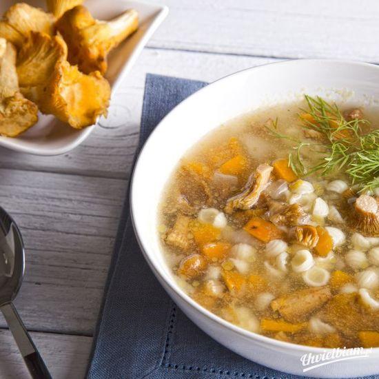 Zupa grzybowa z makaronem muszelki