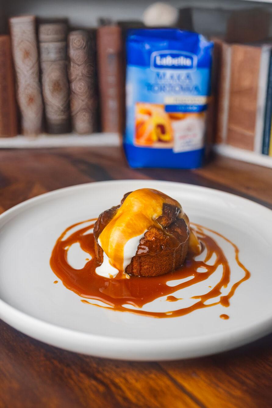 Sticky toffee pudding – ciasto daktylowe z sosem toffi